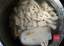 莲藕骨头汤的做法图解2