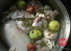 莲藕骨头汤的做法图解4