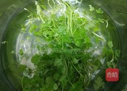香菜拌牛肉的做法图解1