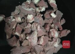 牛肉萝卜汤的做法图解1