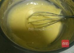 红丝绒蛋糕卷的做法图解3