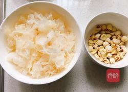 桂圆莲子银耳羹的做法图解3