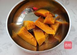 奶香南瓜羹的做法图解1