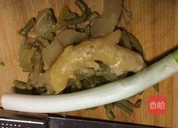 酸菜猪血的做法图解1