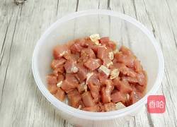 鲜豌豆猪肉粒的做法图解2