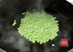 鲜豌豆猪肉粒的做法图解3