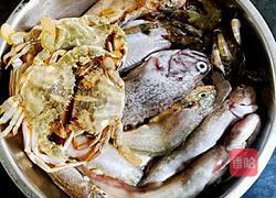 铁锅炖鱼的做法图解1