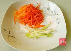 Illustration of how to make dumpling skin version of vegetable pancake 1