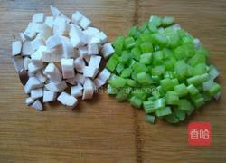 炒三丁的做法图解1