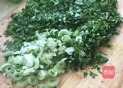 香菜猪肉陷饺子的做法图解2