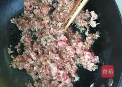 Illustration of how to make coriander and pork dumplings 3