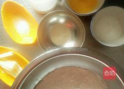 葱香烤肠面包的做法图解1