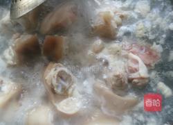 花生猪蹄汤的做法图解2