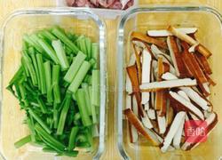 芹菜香干炒肉丝的做法图解1