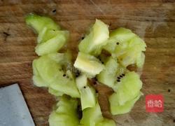 猕猴桃牛奶的做法图解2