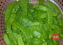 荷兰豆炒油豆腐的做法图解1