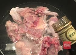 虫草花姬松茸煲鸡汤的做法图解2