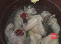 虫草花姬松茸煲鸡汤的做法图解4