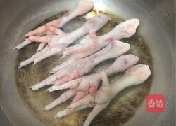 酱鸡爪干豆腐的做法图解1