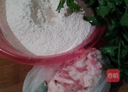 芹菜猪肉发面馅饼的做法图解1