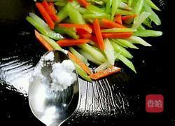 西芹炒腰果的做法图解16