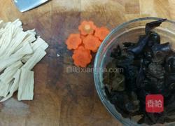 黑木耳炒腐竹的做法图解4