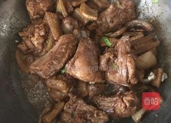 排骨烩酸菜 主食（炸馒头）的做法图解3