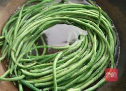 豇豆猪肉胡萝卜馅饺子的做法图解2