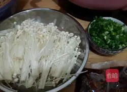 Illustration of how to make cross-bridge rice noodles 2