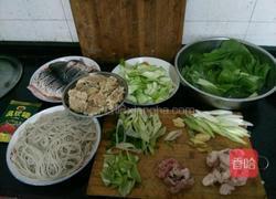 炒地瓜粉条的做法图解1