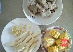 排骨百合山药玉米汤的做法图解1