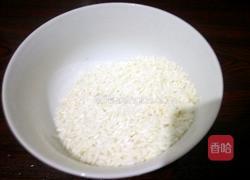 红枣黑米糯米粥的做法图解1