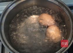 烟熏鲑鱼鸡蛋堡的做法图解2