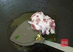 包菜炒肉的做法图解1