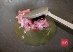 豆芽炒肉的做法图解1