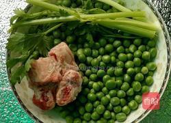 豌豆排骨汤的做法图解2