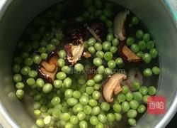 豌豆排骨汤的做法图解4