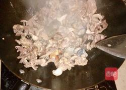 芹菜炒鸡胗的做法图解2