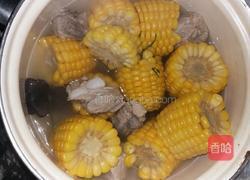 甜玉米排骨汤的做法图解4
