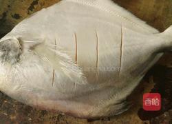 红烧白鲳鱼的做法图解1