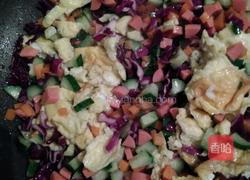 五彩家常炒饭的做法图解6