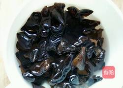 芹菜海鲜菇的做法图解1