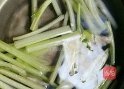 芹菜海鲜菇的做法图解9