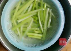 芹菜海鲜菇的做法图解10