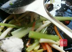 芹菜海鲜菇的做法图解15