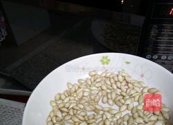 炒南瓜子的做法图解2