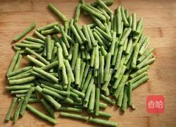 油炸豆角的做法图解1