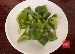 青椒火腿炒鸡蛋的做法图解3