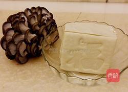 蘑菇炖豆腐的做法图解1