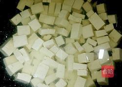 蘑菇炖豆腐的做法图解2